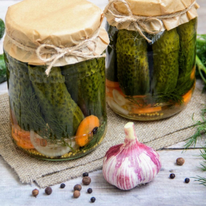 Как замариновать самые вкусные огурцы: гости не только огурчики съедят, но и от маринада ничего не оставят